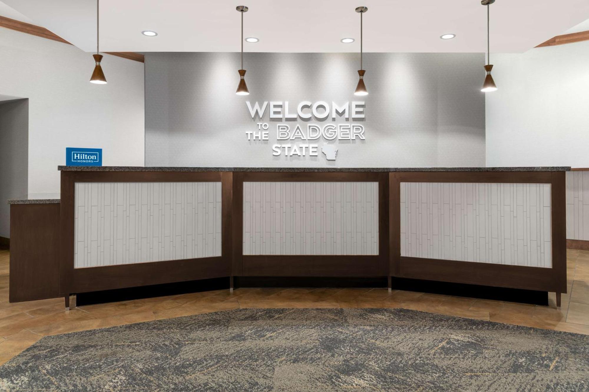 Hampton Inn & Suites Madison Downtown Exterior foto